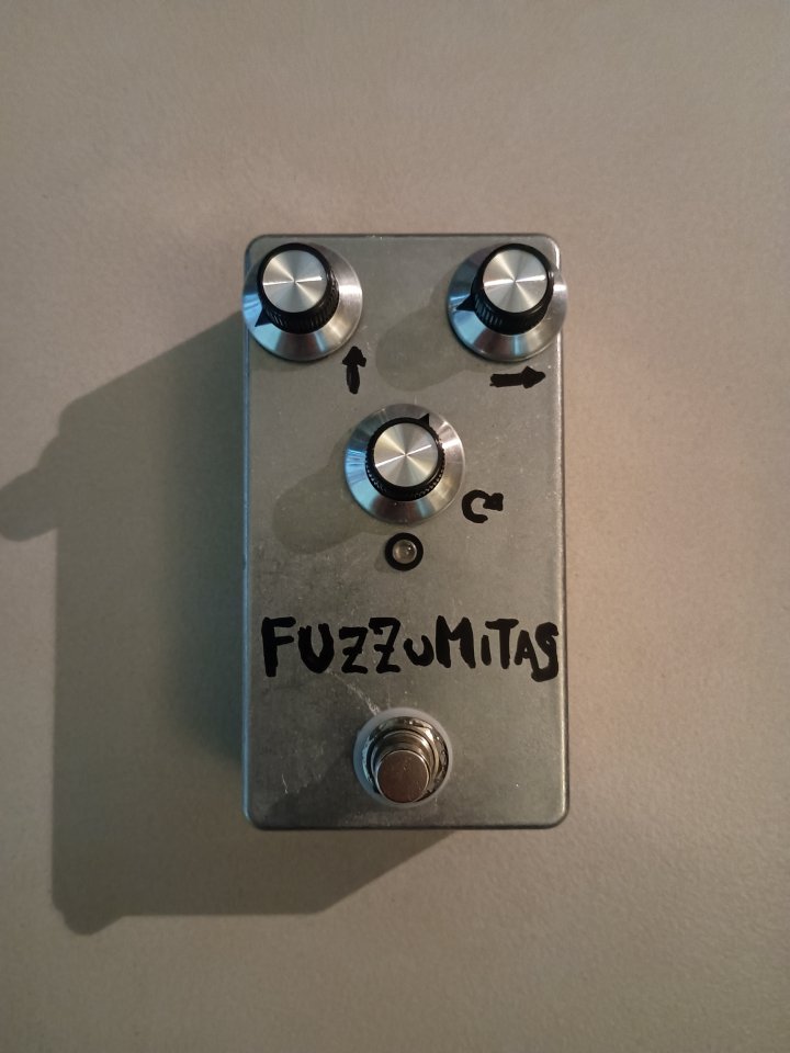 Clon EQD fuzz Hyzumitas