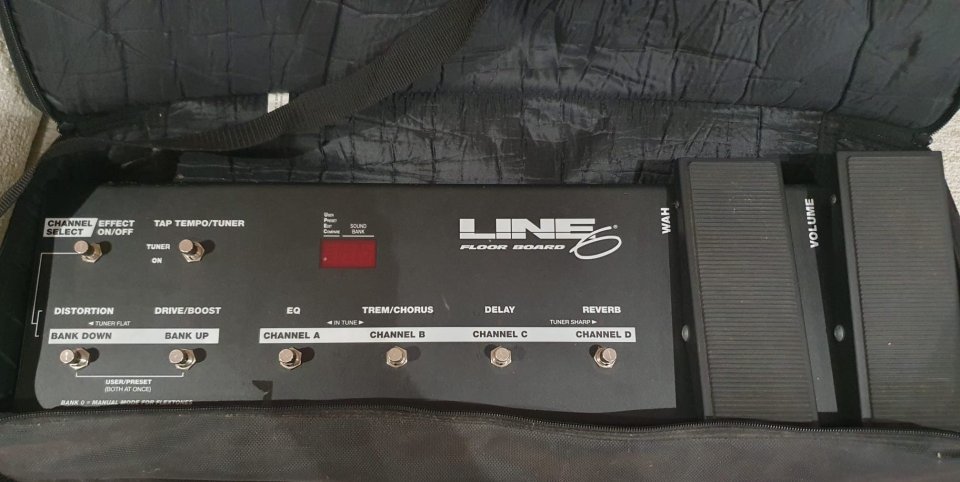 Line 6 Pod - Pedalera Controladora - Funda original de segunda mano · Foto 2 de 4 · Ourense · 150 €