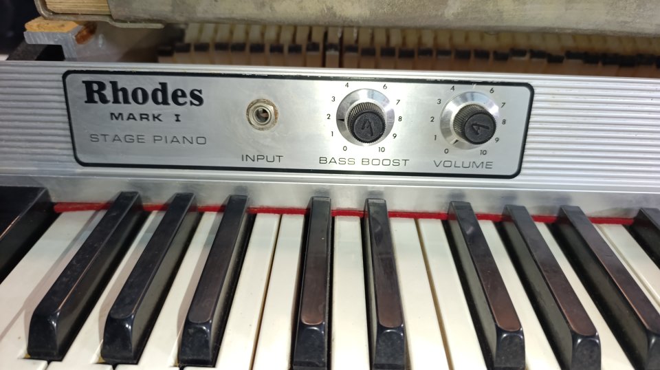 Fender Rhodes Mark I Stage 73 de segunda mano · Foto 4 de 7 · Las Palmas · 2200 €