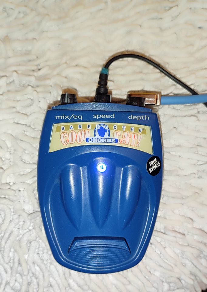 Danelectro Chorus Cool Cat (caja metálica & true bypass) — pedal chorus de sonido clásico ¡pero con cuerpo! de segunda mano · Foto 1 de 5 · Salamanca