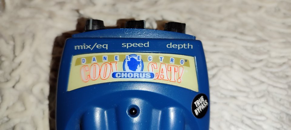 Danelectro Chorus Cool Cat (caja metálica & true bypass) — pedal chorus de sonido clásico ¡pero con cuerpo! de segunda mano · Foto 3 de 5 · Salamanca