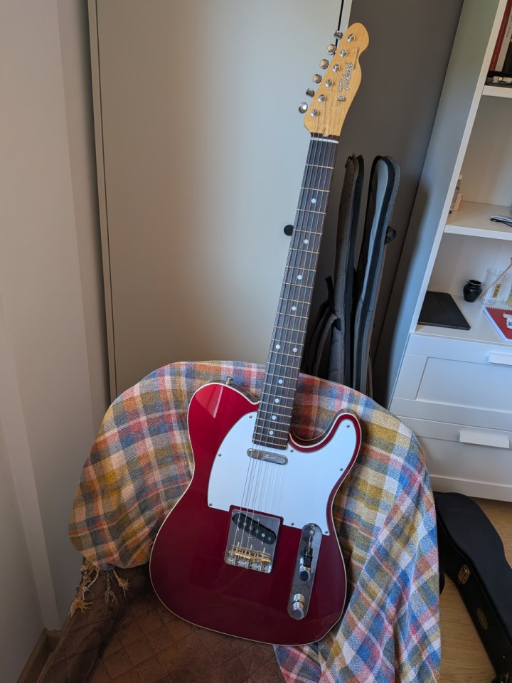 Tokai Telecaster Japonesa ATE106b sin pastillas y mejorada