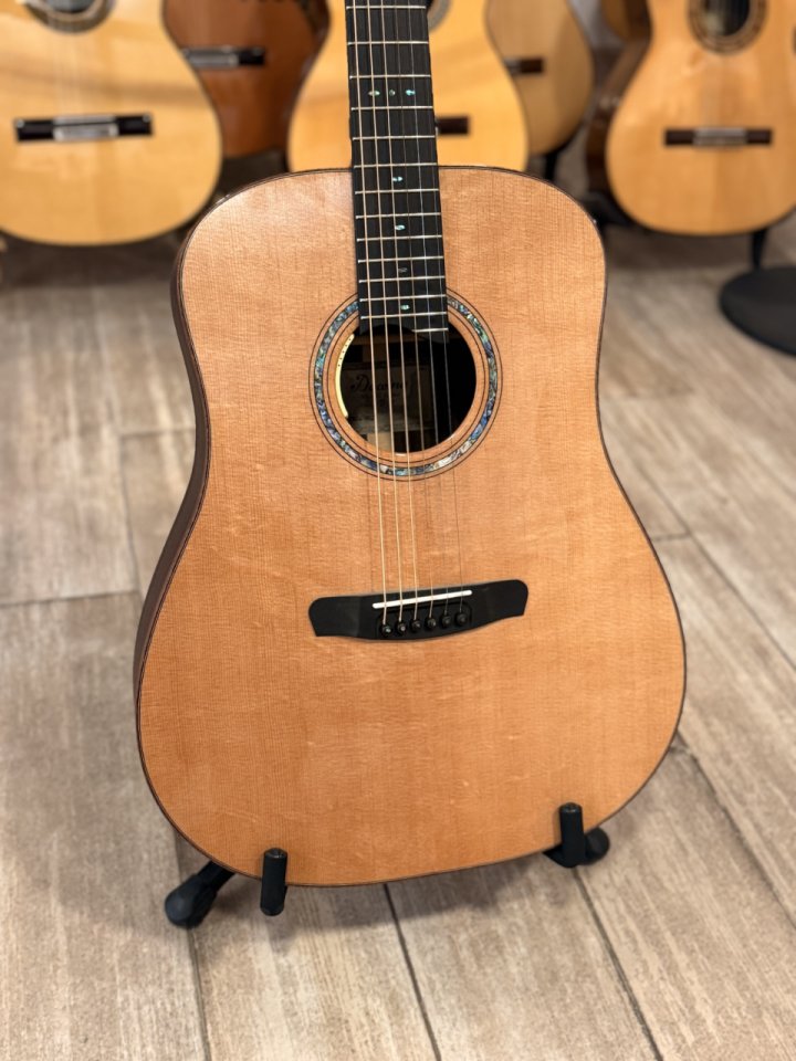 Guitarra Acústica Dowina Master Series Rony, Torrified Swiss Moon Spruce de segunda mano · Foto 8 de 8 · Zaragoza · 2650 €