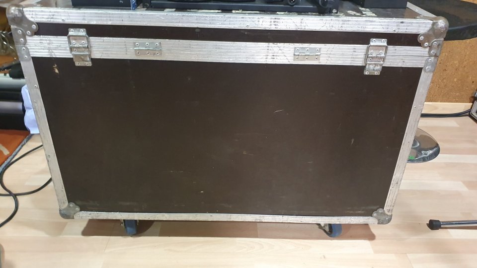 5 baúles de diferentes tamaños de segunda mano · Foto 2 de 3 · Ourense · 1500 €