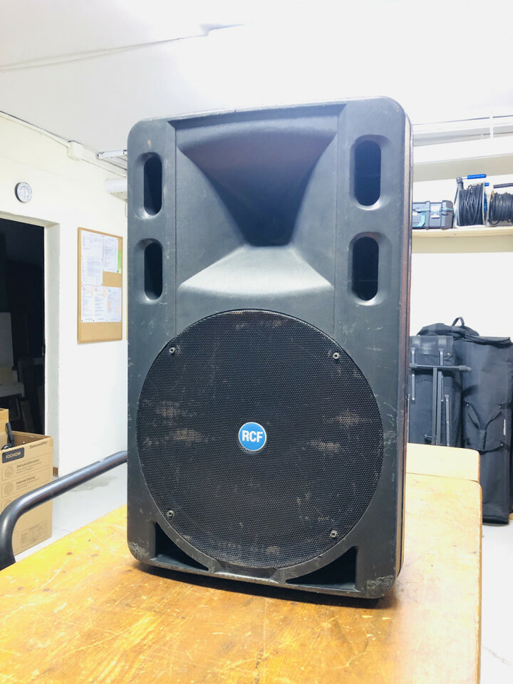 Altavoces autoamplificados RCF 15" ART 500A