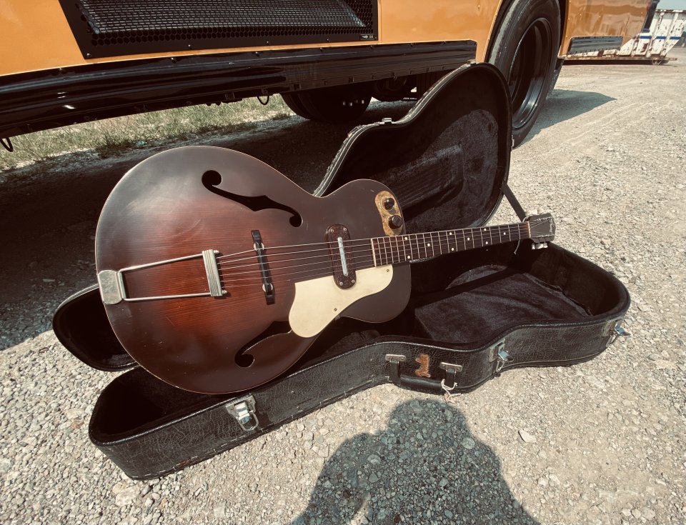 Kay F-451 Vintage de los años 40's (VIDEOS)