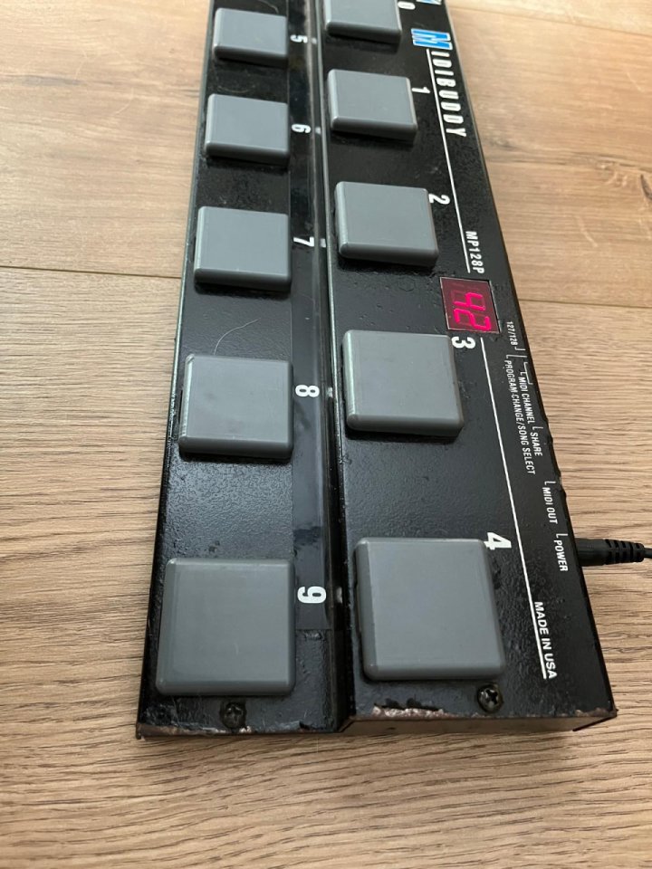 Pedalera MIDI Rolls RFX MP128P MidiBuddy de segunda mano · Foto 2 de 4 · Barcelona · 75 €