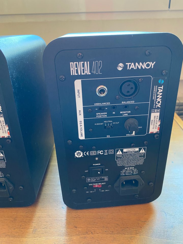 Monitores Tannoy Reveal 402 activos de segunda mano · Foto 5 de 5 · Valladolid · 100 €