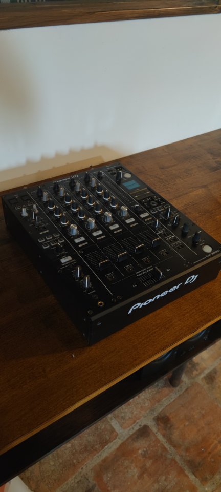 Mesa de mezclas Pioneer DJM-900NXS2 de segunda mano · Foto 1 de 5 · Barcelona · 1800 €