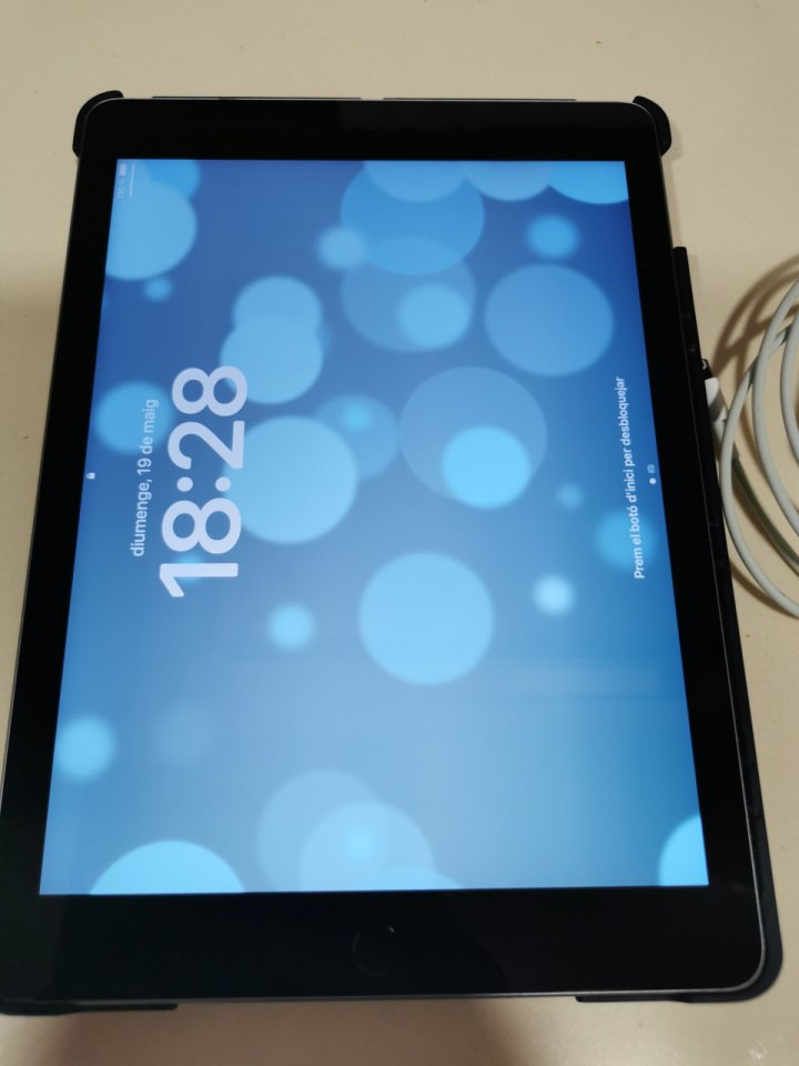 Ipad 6ª generación 128 gb de segunda mano · Foto 1 de 3 · Barcelona · 125 €