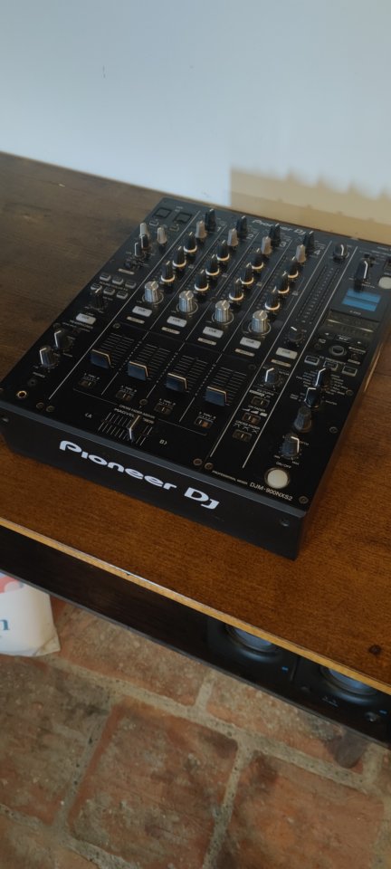 Mesa de mezclas Pioneer DJM-900NXS2 de segunda mano · Foto 2 de 5 · Barcelona · 1800 €