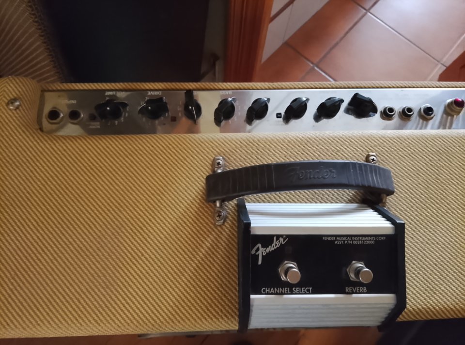 Fender Blues Deville Reissue de segunda mano · Foto 3 de 4 · Alicante · 500 €
