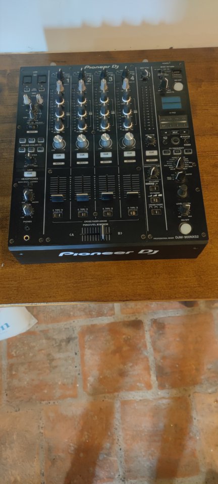 Mesa de mezclas Pioneer DJM-900NXS2 de segunda mano · Foto 3 de 5 · Barcelona · 1800 €