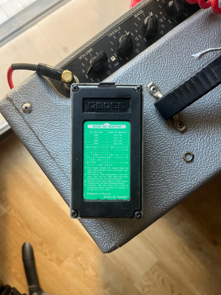 Boss CE2 con caja