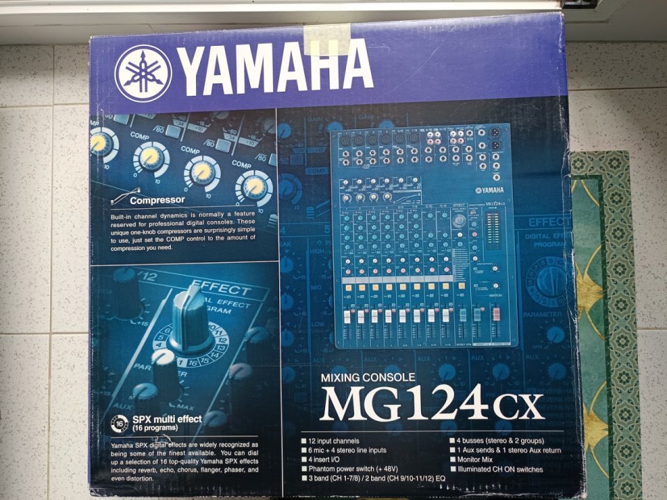 Mesa Yamaha modelo MG124CX + Procesador de Efectos Reverberador TC-Electronic M-One XL