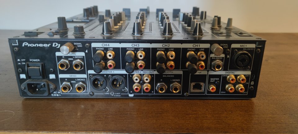 Mesa de mezclas Pioneer DJM-900NXS2 de segunda mano · Foto 5 de 5 · Barcelona · 1800 €