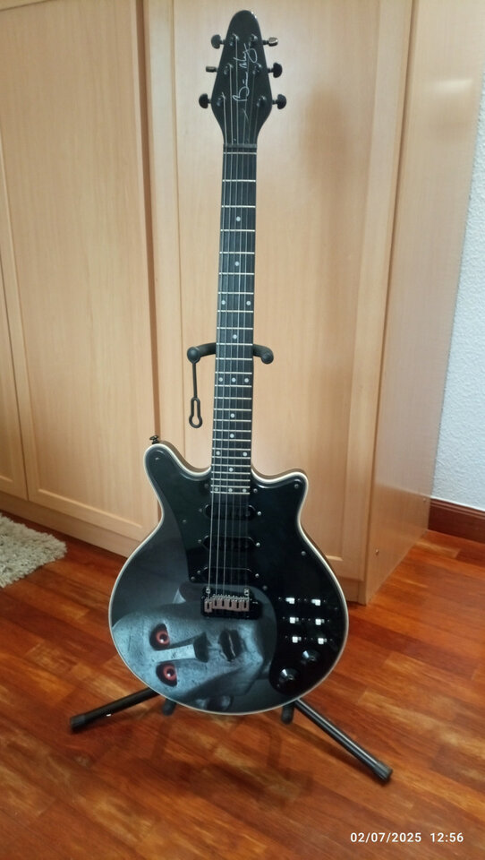 Guitarra Brian May + Estuche Brian May
