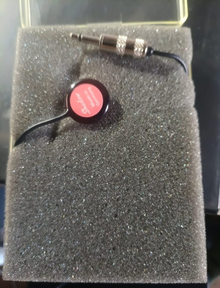 Pastilla Shadow SH 730 para instrumentos acústicos con 1 sensor, 3,5mm jack y kit fijación, en caja original.