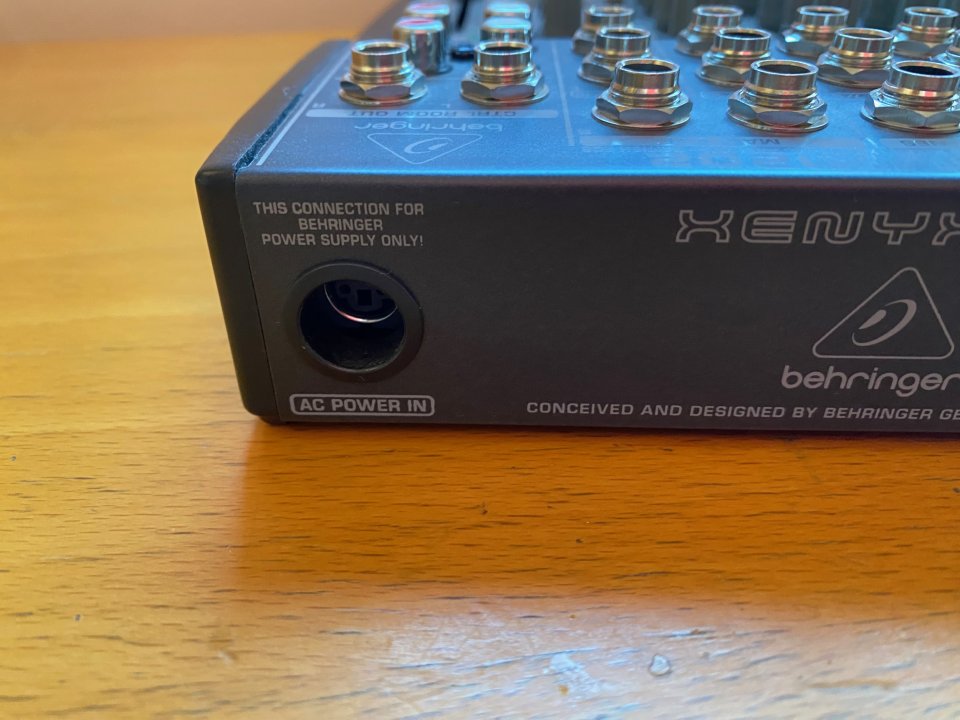 Mesa pequeña Behringer Xenyx 1202 de segunda mano · Foto 6 de 7 · Valladolid · 65 €