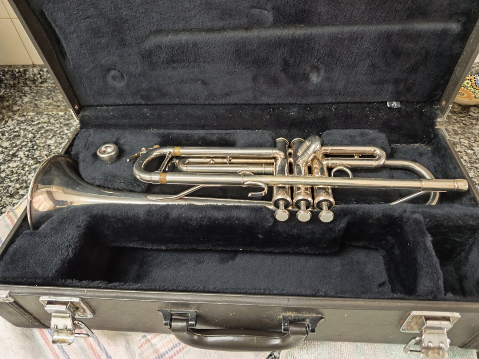 O Cambio Trompeta Yamaha YTR 4335G Silver Made in Japan