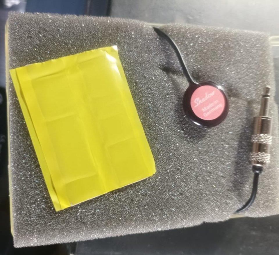 Pastilla Shadow SH 730 para instrumentos acústicos con 1 sensor, 3,5mm jack y kit fijación, en caja original.