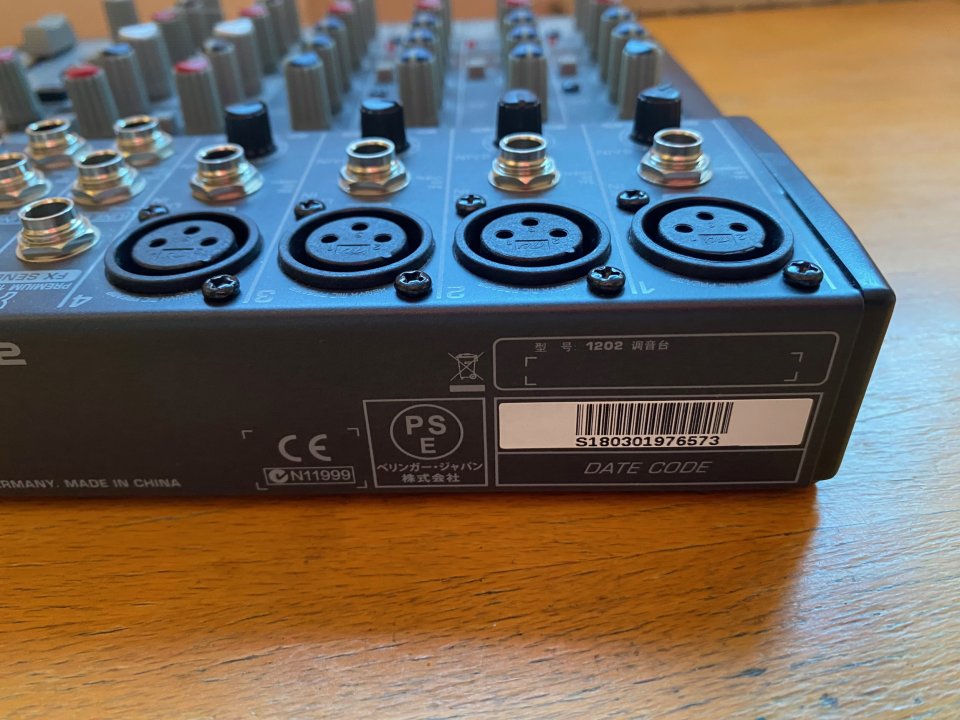 Mesa pequeña Behringer Xenyx 1202 de segunda mano · Foto 7 de 7 · Valladolid · 65 €