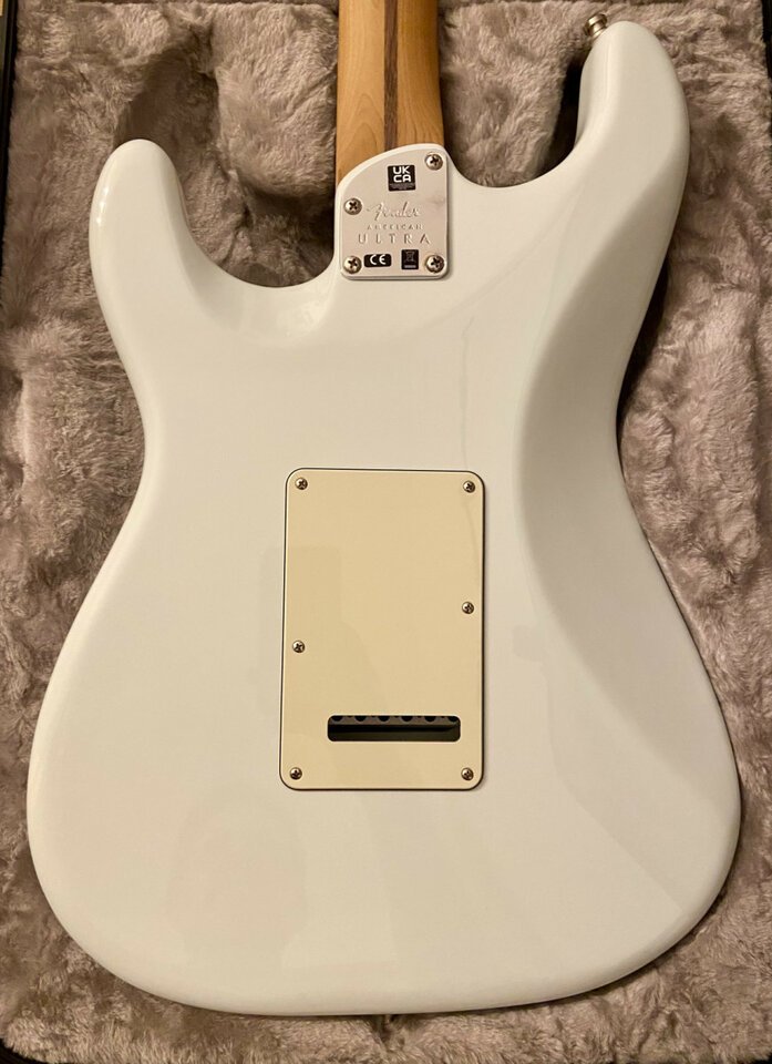 Fender American Ultra Stratocaster HSS Sonic Blue Limited Edition