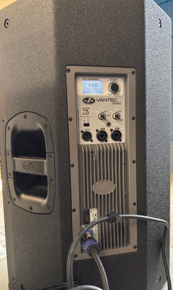 altavoces nuevos con funda y factura das audio vantec 15a de segunda mano · Foto 1 de 4 · Zaragoza · 1900 €