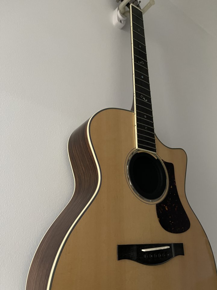 Guitarra Acústica Eastman AC422CE con regalos