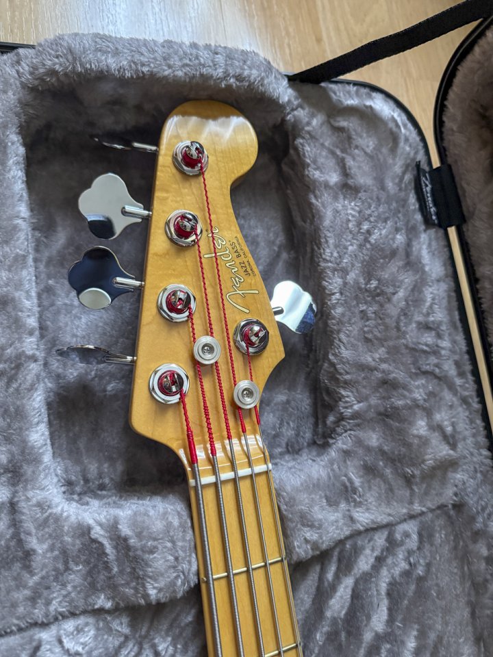 Fender AM Pro II Jazz Bass V de segunda mano · Foto 3 de 7 · Bizkaia · 1700 €