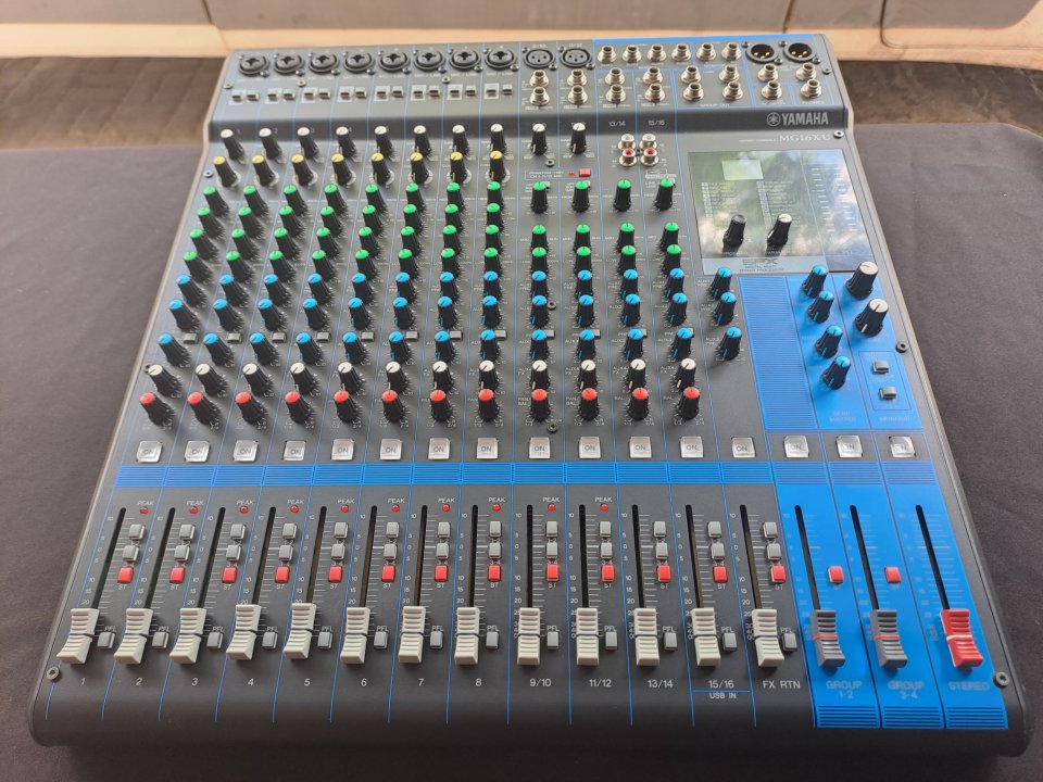 Mesa Yamaha MG16XU de segunda mano · Foto 1 de 8 · Sevilla · 270 €