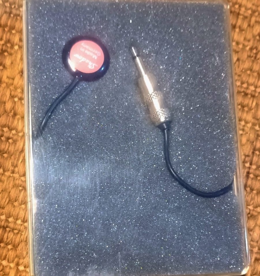 Pastilla Shadow SH 730 para instrumentos acústicos con 1 sensor, 3,5mm jack y kit fijación, en caja original.