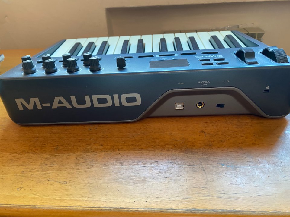 Controlador M-Audio Oxygen 25 de segunda mano · Foto 2 de 2 · Valladolid · 50 €