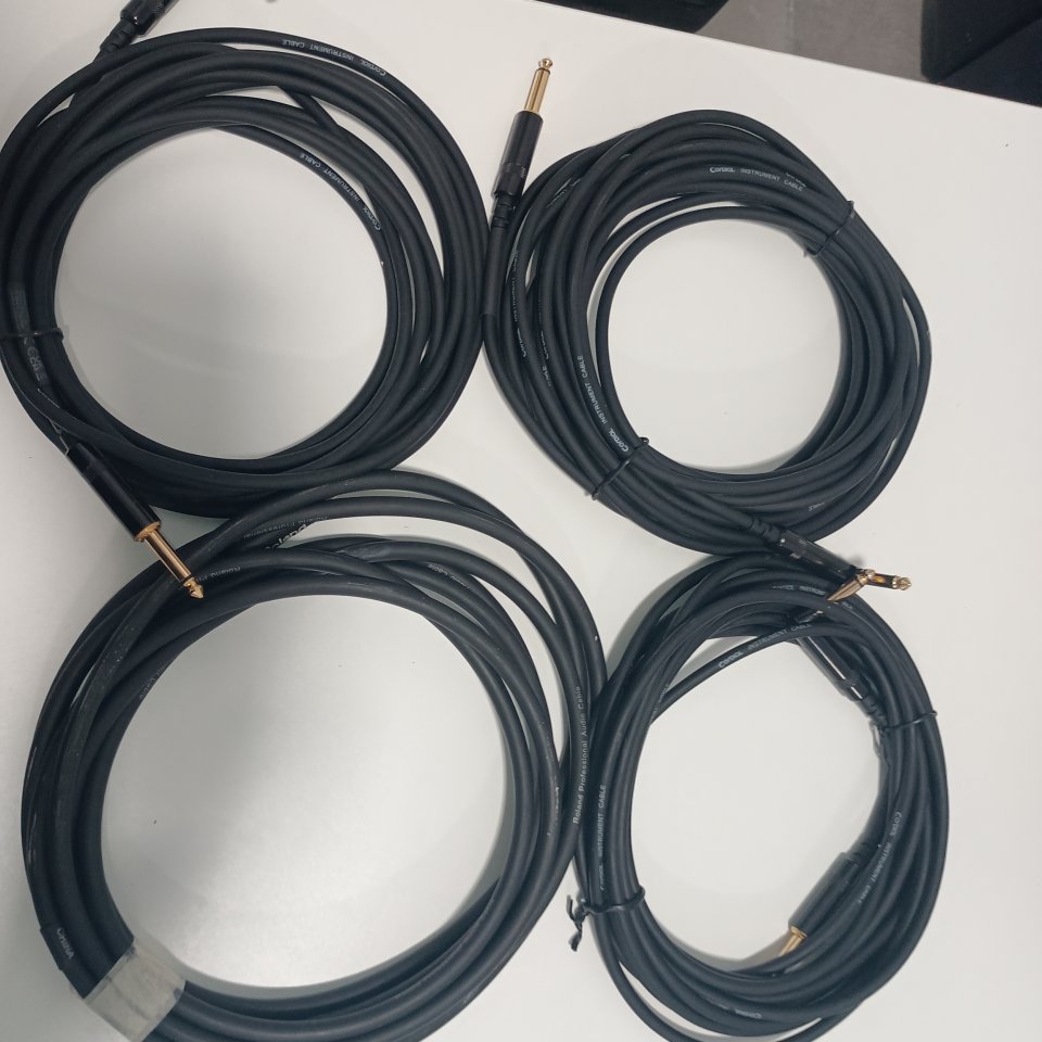 4 Cables Jack Roland y cordial de segunda mano · Foto 1 de 4 · Málaga · 40 €