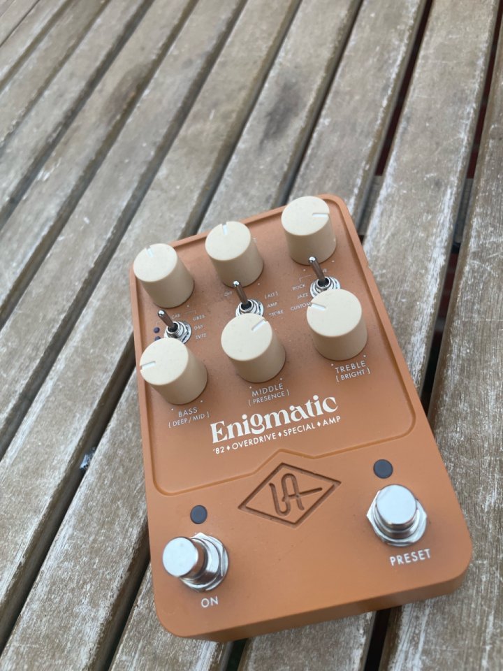 UAD Enigmatic 82 de segunda mano · Foto 1 de 5 · Madrid · 250 €