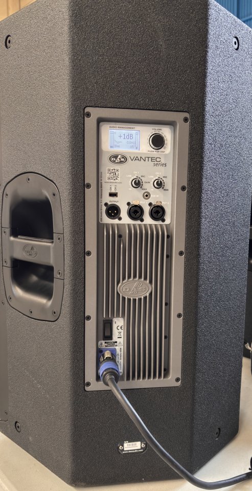 altavoces nuevos con funda y factura das audio vantec 15a de segunda mano · Foto 4 de 4 · Zaragoza · 1900 €