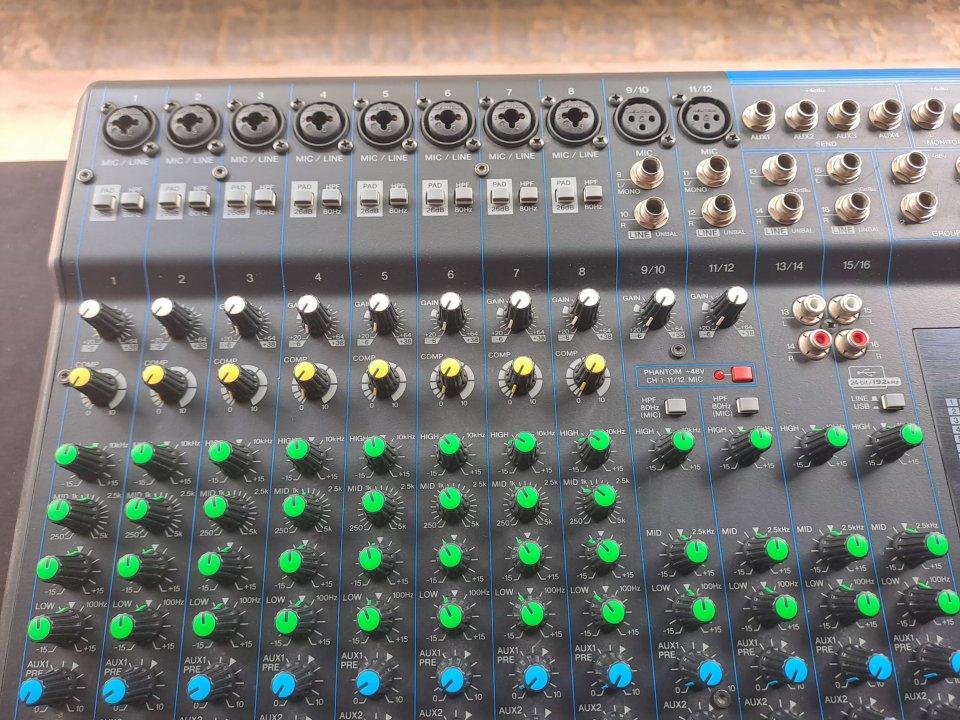 Mesa Yamaha MG16XU de segunda mano · Foto 4 de 8 · Sevilla · 270 €