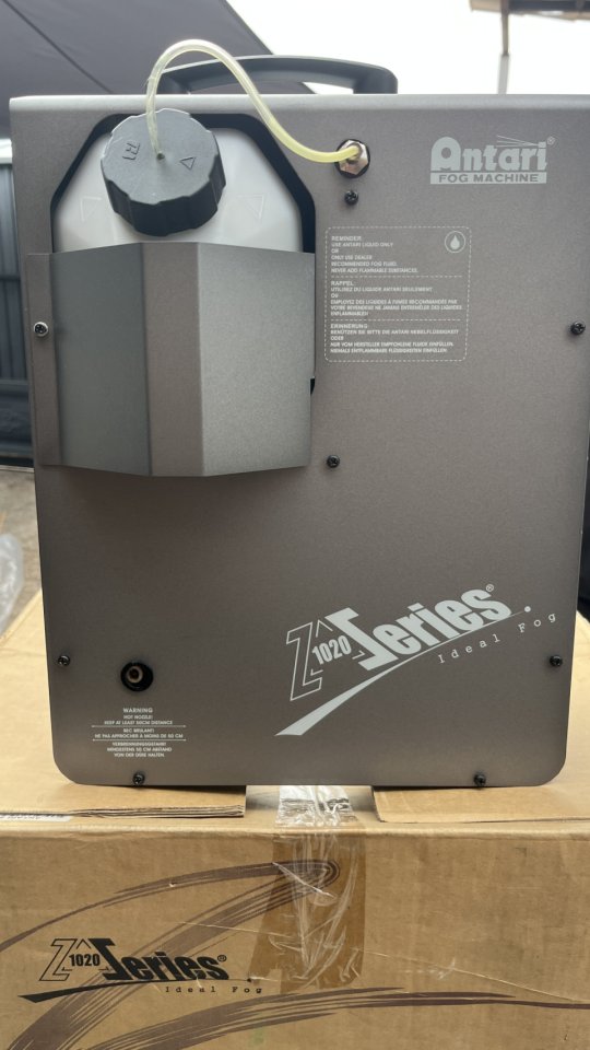 Maquina de humo vertical Antari Z 1020 de segunda mano · Foto 1 de 2 · Madrid · 250 €