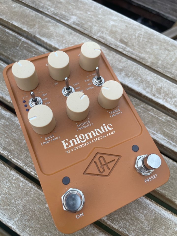 UAD Enigmatic 82 de segunda mano · Foto 2 de 5 · Madrid · 250 €