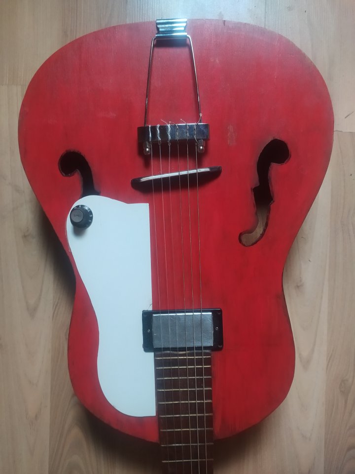 Guitarra DECORACION tipo ArchTop de segunda mano · Foto 2 de 2 · Huesca · 60 €