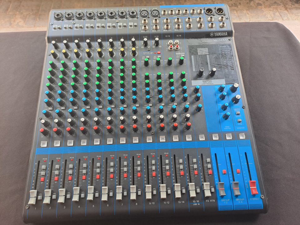 Mesa Yamaha MG16XU de segunda mano · Foto 5 de 8 · Sevilla · 270 €