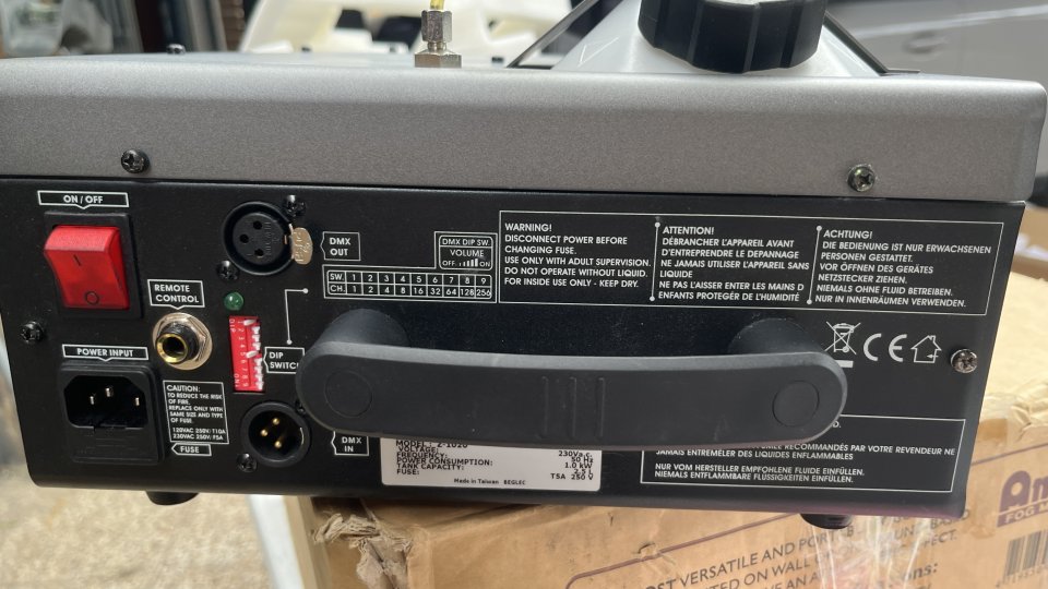 Maquina de humo vertical Antari Z 1020 de segunda mano · Foto 2 de 2 · Madrid · 250 €