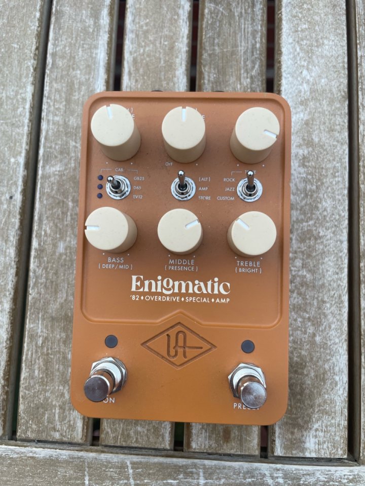 UAD Enigmatic 82 de segunda mano · Foto 3 de 5 · Madrid · 250 €