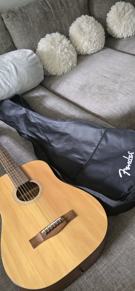 Fender FA-15 de segunda mano · Foto 1 de 10 · Madrid · 99 €