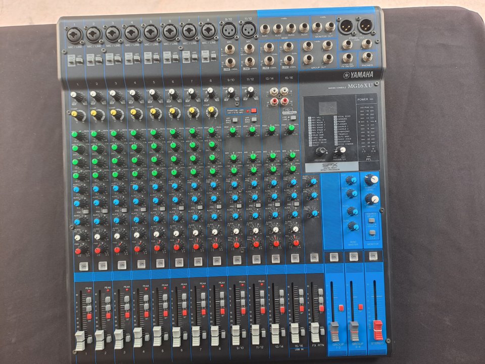 Mesa Yamaha MG16XU de segunda mano · Foto 7 de 8 · Sevilla · 270 €