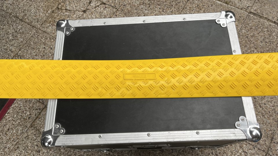 Pasacable de 1 canal de segunda mano · Foto 1 de 2 · Madrid · 150 €