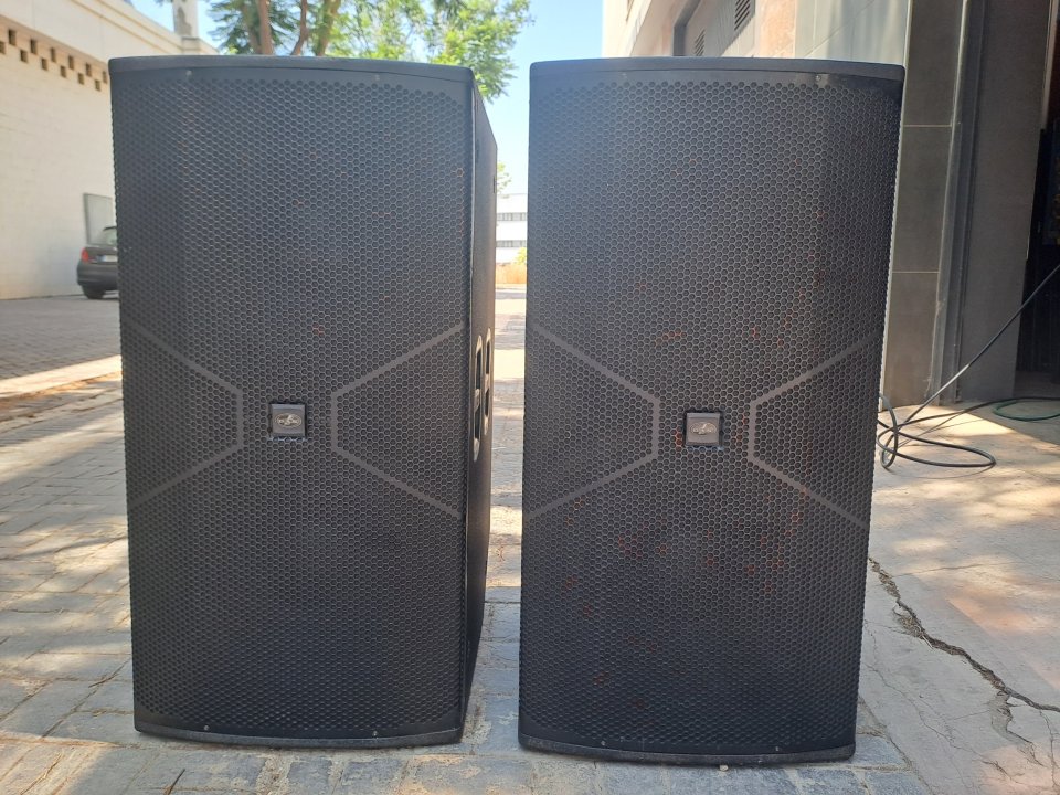 Subgraves Das Vantec 218a Autoamplificados de segunda mano · Foto 1 de 9 · Sevilla · 3000 €
