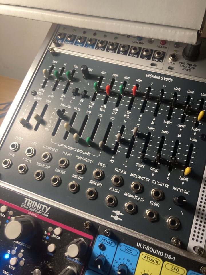 Black corporation Dckards voice