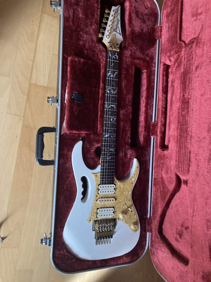 Ibanez JEM 7V WH de 1994 (Oferta y retirada)