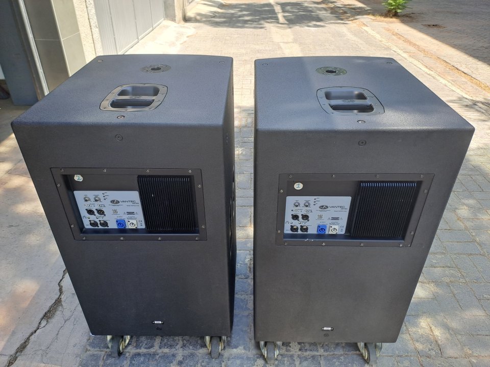 Subgraves Das Vantec 218a Autoamplificados de segunda mano · Foto 4 de 9 · Sevilla · 3000 €